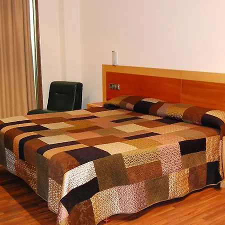 Отель Galaico 2*